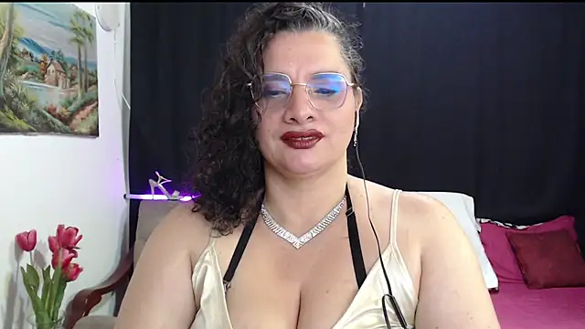 Snapshot of Aleja_Gonzales chatting on June 2026 02:45:01 AM Aleja Gonzales online show from June 2026 02:45:01 AM