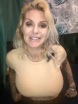 Snapshot of Ninasweden chatting on December 2025 09:10:02 PM Ninasweden online show from December 2025 09:10:02 PM