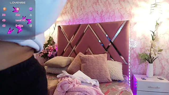 Miaa Smiith1 online show from March 2025 12:20:01 PM