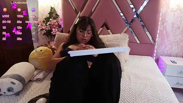 Miaa Smiith1 online show from March 2025 03:24:01 PM