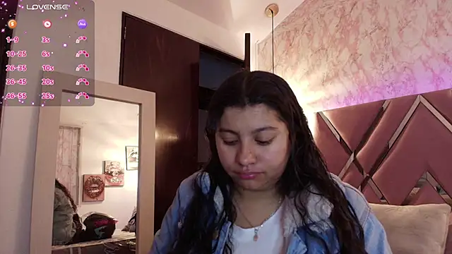 Miaa Smiith1 online show from March 2025 12:17:01 PM