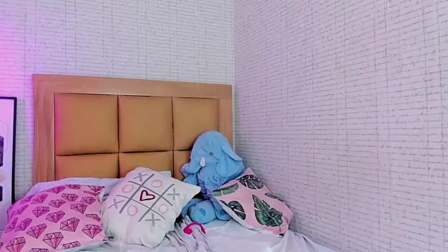 LARSONMIA online show from January 2025 05:10:01 AM