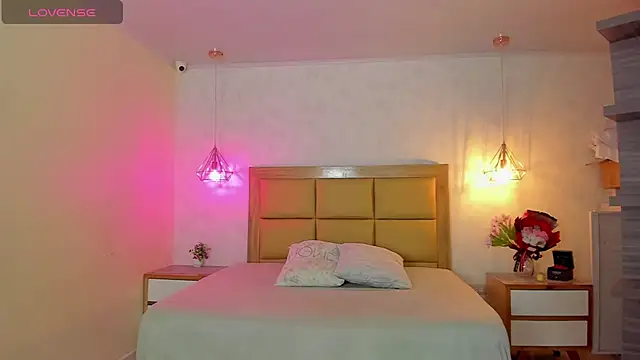 LARSONMIA online show from March 2026 12:24:02 PM