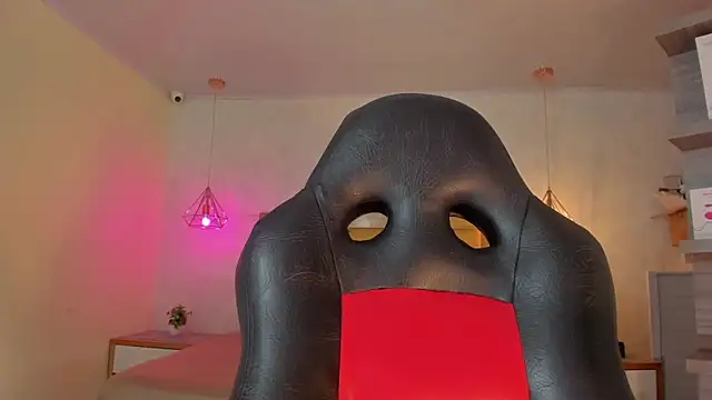 LARSONMIA online show from March 2026 12:21:02 PM