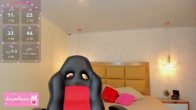 LARSONMIA online show from March 2026 12:27:02 PM