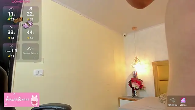 LARSONMIA online show from June 2026 12:28:02 PM