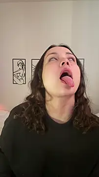 Megan Rodrigo online show from November 2025 02:43:02 PM