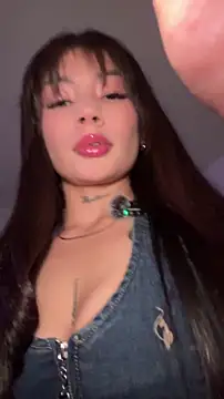 Roxanne 08 online show from May 2026 11:10:01 PM