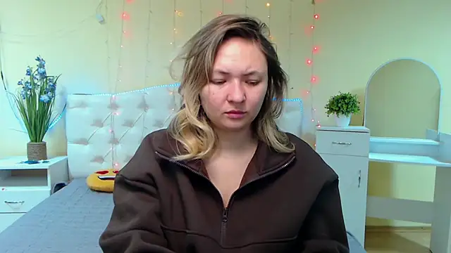 Snapshot of SallyVerda chatting on January 2025 06:21:01 PM SallyVerda online show from January 2025 06:21:01 PM