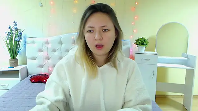 Snapshot of SallyVerda chatting on February 2025 06:37:02 PM SallyVerda online show from February 2025 06:37:02 PM