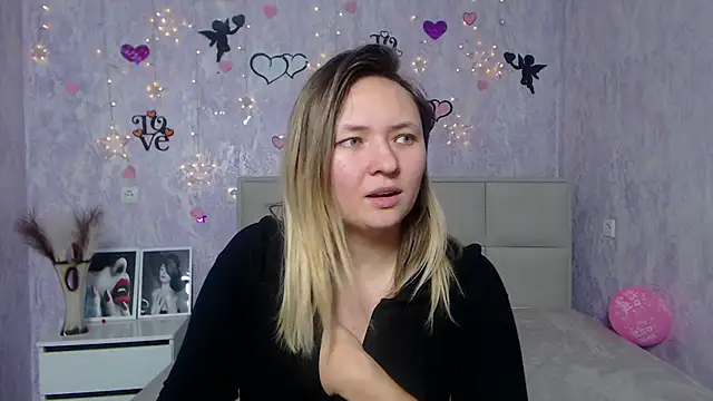 Snapshot of SallyVerda chatting on February 2025 10:30:02 PM SallyVerda online show from February 2025 10:30:02 PM