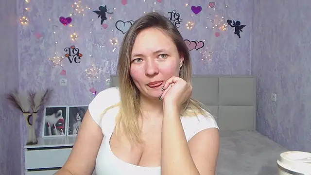 Snapshot of SallyVerda chatting on February 2025 01:40:01 AM SallyVerda online show from February 2025 01:40:01 AM