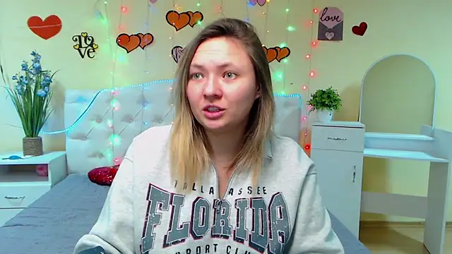 Snapshot of SallyVerda chatting on February 2025 06:19:01 PM SallyVerda online show from February 2025 06:19:01 PM