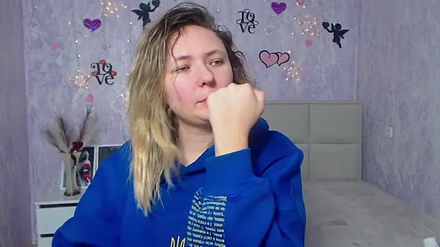 Snapshot of SallyVerda chatting on February 2025 01:00:01 AM SallyVerda online show from February 2025 01:00:01 AM