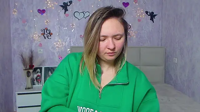 Snapshot of SallyVerda chatting on February 2025 09:52:02 PM SallyVerda online show from February 2025 09:52:02 PM