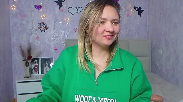 Snapshot of SallyVerda chatting on February 2025 04:03:02 AM SallyVerda online show from February 2025 04:03:02 AM