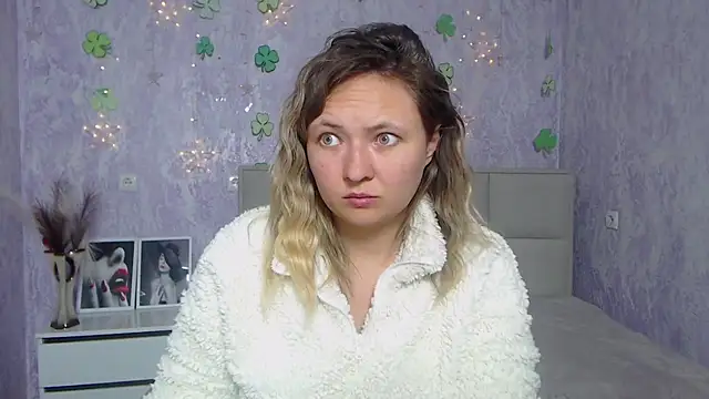 Snapshot of SallyVerda chatting on March 2025 06:48:02 PM SallyVerda online show from March 2025 06:48:02 PM