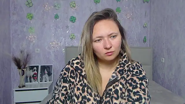 Snapshot of SallyVerda chatting on March 2025 06:42:01 PM SallyVerda online show from March 2025 06:42:01 PM