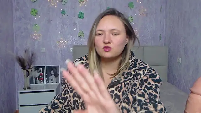 Snapshot of SallyVerda chatting on March 2025 04:39:02 AM SallyVerda online show from March 2025 04:39:02 AM