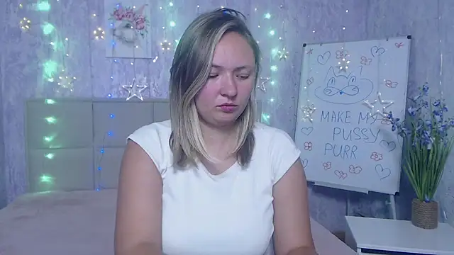 Snapshot of SallyVerda chatting on October 2025 06:16:02 PM SallyVerda online show from October 2025 06:16:02 PM