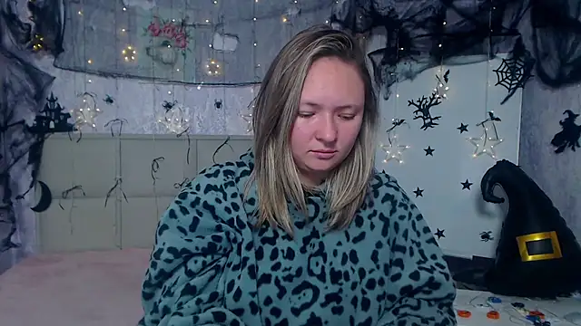 Snapshot of SallyVerda chatting on October 2025 05:24:02 PM SallyVerda online show from October 2025 05:24:02 PM