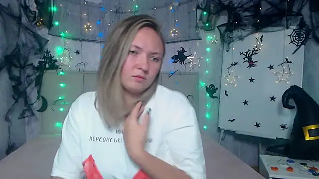 Snapshot of SallyVerda chatting on October 2025 06:09:01 PM SallyVerda online show from October 2025 06:09:01 PM