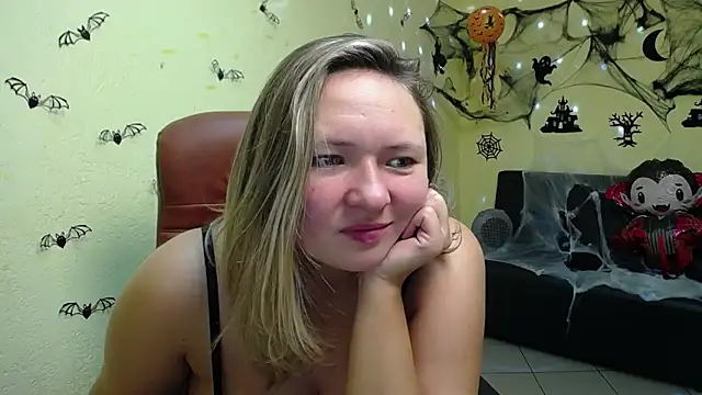 Snapshot of SallyVerda chatting on October 2025 06:42:01 PM SallyVerda online show from October 2025 06:42:01 PM