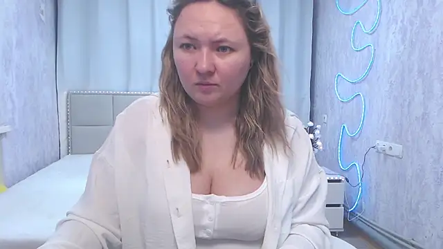 SallyVerda online show from July 2026 05:19:02 PM
