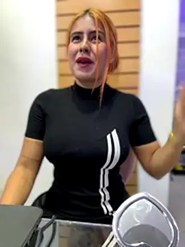 Amber Martins  online show from November 2025 10:53:02 PM