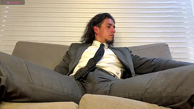 Tom blunt96 online show from January 2025 11:33:01 AM