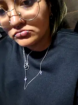 lucky-leah online show from December 2025 04:11:02 AM