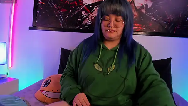 lucky-leah online show from April 2026 04:37:01 AM