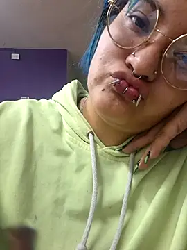 lucky-leah online show from May 2026 03:35:02 AM