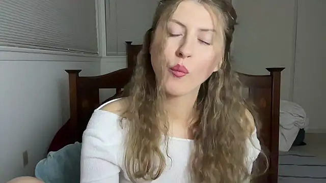 YUMIandbigWOLF online show from November 2025 11:54:01 PM