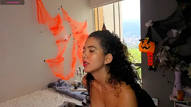 arteverena online show from October 2025 07:45:02 PM