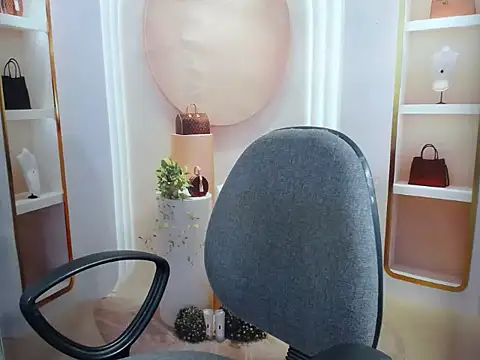 Snapshot of Love_bug15 chatting on February 2026 01:00:02 AM Love bug15 online show from February 2026 01:00:02 AM