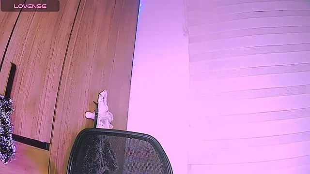 Snapshot of Candy_beauty chatting on December 2024 05:53:02 AM Candy beauty online show from December 2024 05:53:02 AM