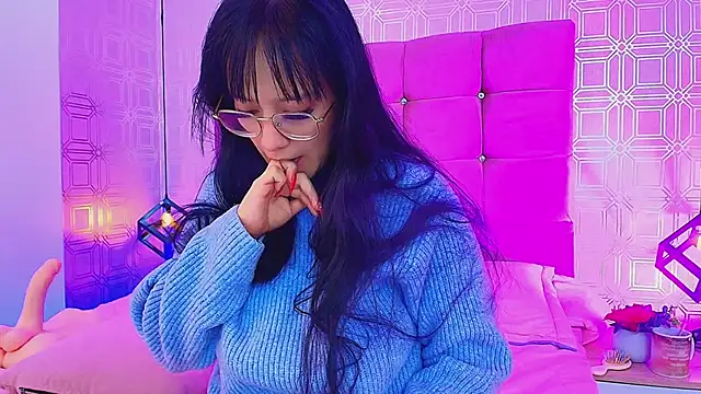 AlissonLopez  online show from December 2024 10:19:02 AM