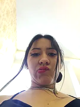 Snapshot of LuciaTomson chatting on November 2025 01:50:01 PM LuciaTomson online show from November 2025 01:50:01 PM