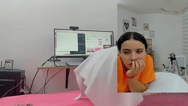 Snapshot of Daki_Ume_ chatting on November 2025 02:14:01 AM Daki Ume online show from November 2025 02:14:01 AM