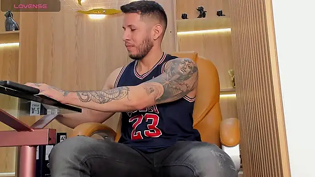 Snapshot of George_Diesell chatting on January 2025 08:33:01 PM George Diesell online show from January 2025 08:33:01 PM