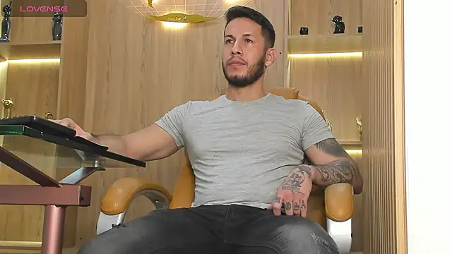 Snapshot of George_Diesell chatting on January 2025 08:29:01 PM George Diesell online show from January 2025 08:29:01 PM