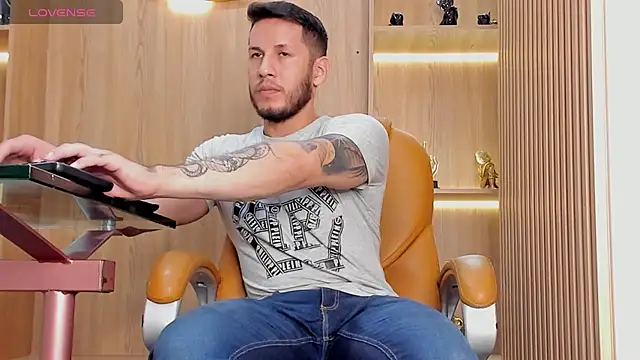 Snapshot of George_Diesell chatting on January 2025 08:17:01 PM George Diesell online show from January 2025 08:17:01 PM