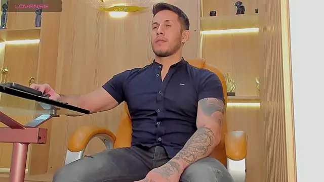 Snapshot of George_Diesell chatting on January 2025 08:21:01 PM George Diesell online show from January 2025 08:21:01 PM