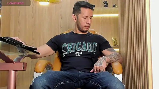 Snapshot of George_Diesell chatting on January 2025 08:28:01 PM George Diesell online show from January 2025 08:28:01 PM