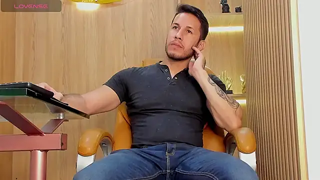 Snapshot of George_Diesell chatting on January 2025 08:31:02 PM George Diesell online show from January 2025 08:31:02 PM