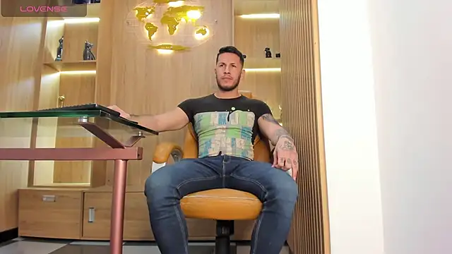 Snapshot of George_Diesell chatting on February 2025 08:16:01 PM George Diesell online show from February 2025 08:16:01 PM