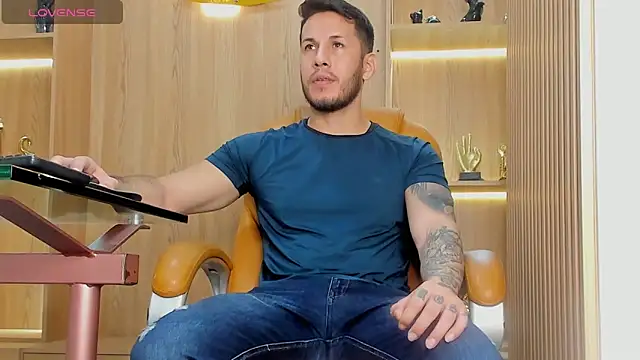 Snapshot of George_Diesell chatting on February 2025 08:13:02 PM George Diesell online show from February 2025 08:13:02 PM