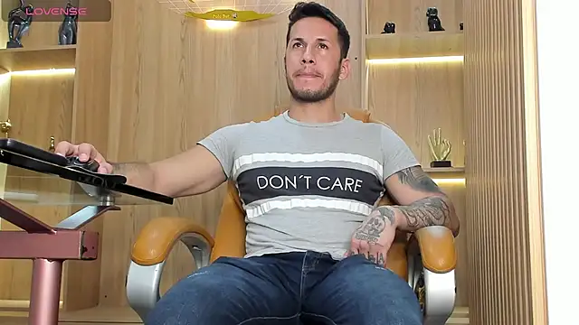 Snapshot of George_Diesell chatting on February 2025 08:44:01 PM George Diesell online show from February 2025 08:44:01 PM