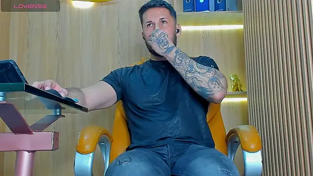 Snapshot of George_Diesell chatting on September 2025 08:30:01 PM George Diesell online show from September 2025 08:30:01 PM